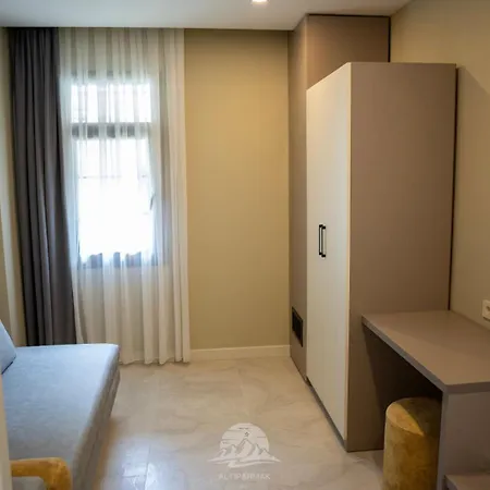 Altiparmak Hotel *